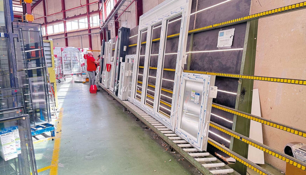 Solven fabrica ventanas de PVC con perfilera de Kmmerling, con la ayuda de Preference para la gestin de la produccin...