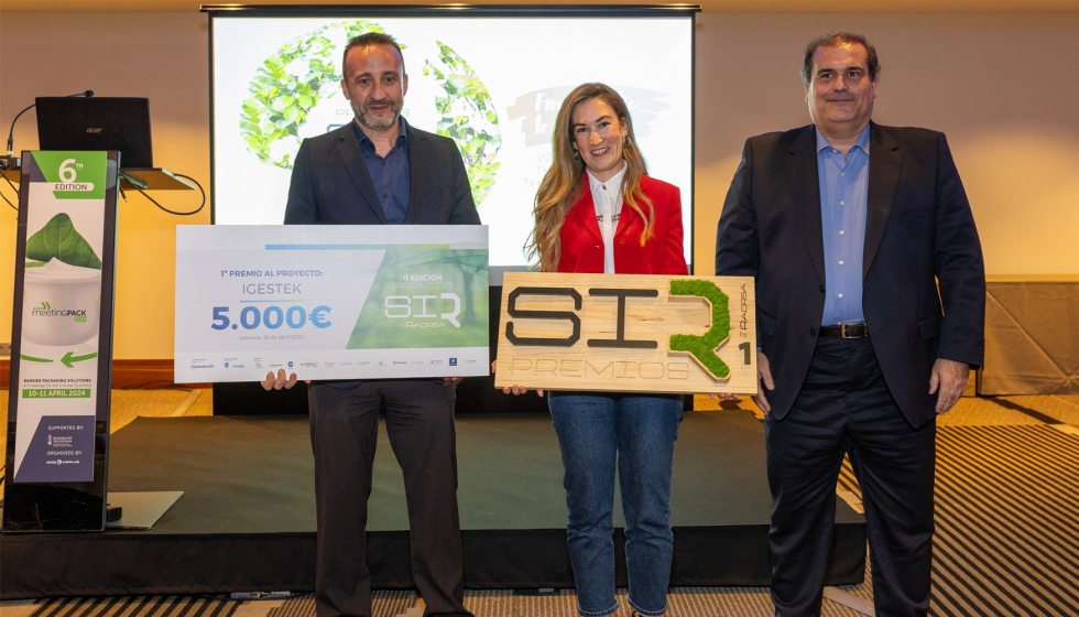 Nerea Romero, innovation manager de Igestek Increase & Win recogiendo el premio