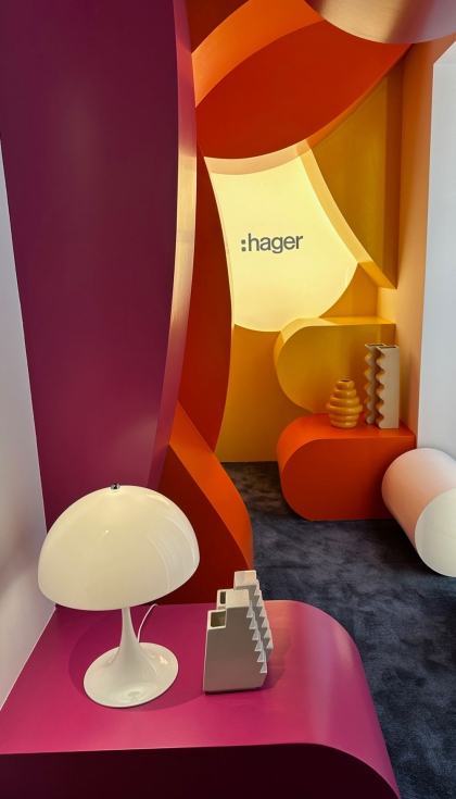 De inspiracin de los clubs de los aos 70, Sigfrido Serra reproduce un espacio como la nueva lnea de interruptores de Hager...
