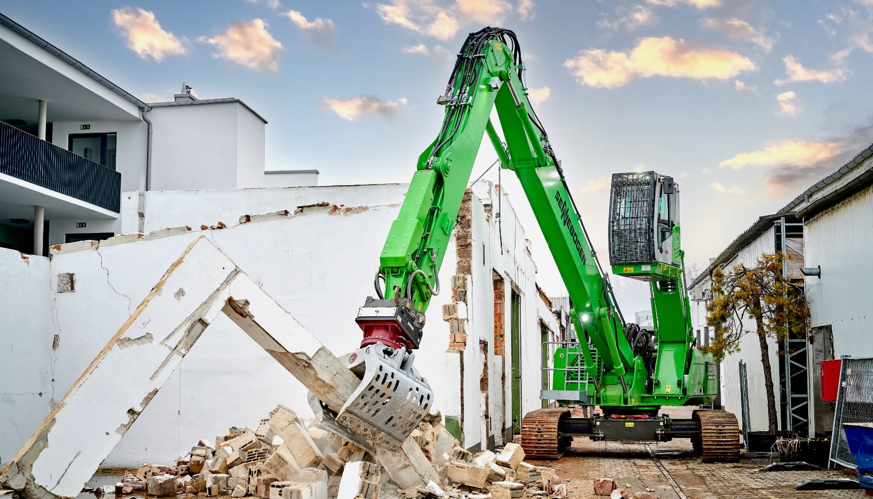 Nova escavadora de demolio Sennebogen 825 E Demolition