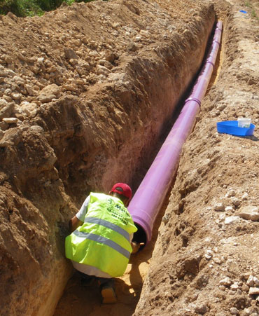 Installation of a pipe TOM 315 mm in a ditch