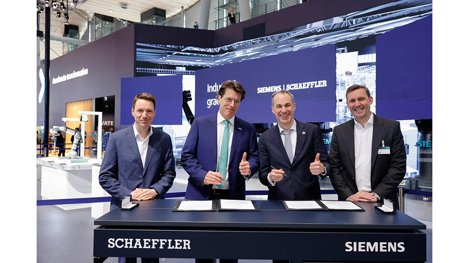 Schaeffler e Siemens assinaram um Memorando de Entendimento (MDE) na rea da inteligncia artificial (da esquerda)...