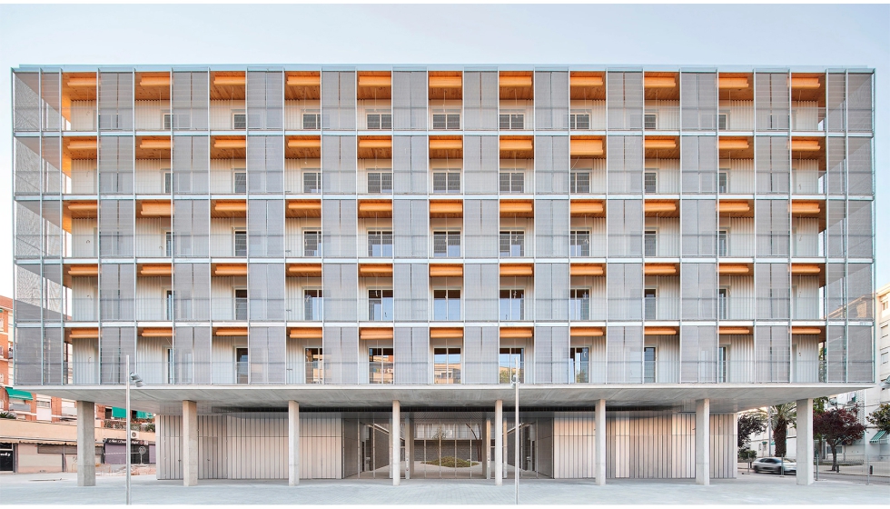 Edificio de las 85 viviendas de Cornellà de Llobregat (Barcelona), diseño de Perris+Toral, Premio Construmat 2024. Foto: José Hevia... Edificio de las 85 viviendas de Cornellà de Llobregat (Barcelona), diseño de Perris+Toral, Premio Construmat 2024. Foto: José Hevia...