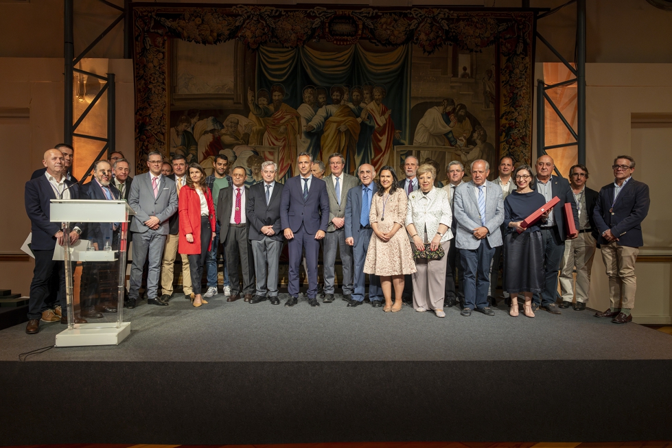 Foto de familia de los premiados por el Colegio de Agrnomos de Centro y Canarias