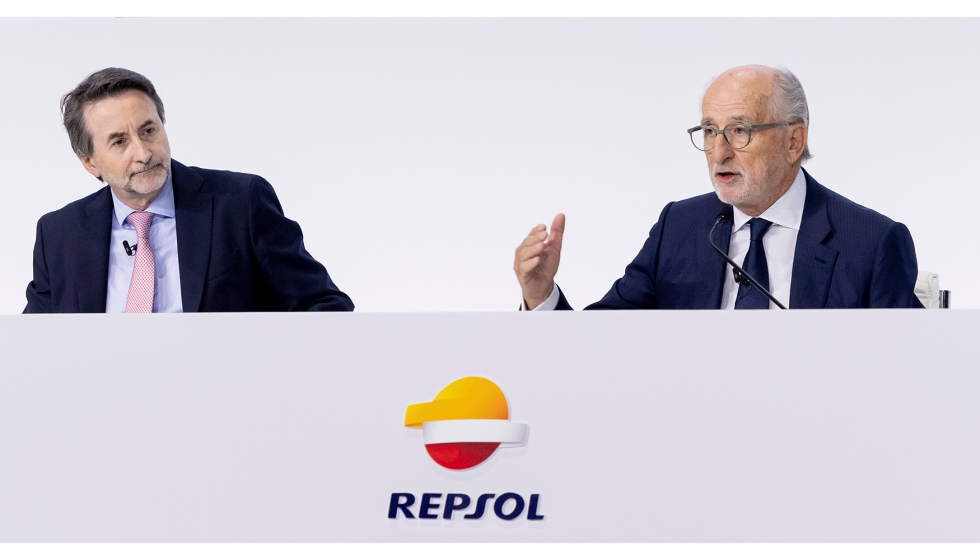 El consejero delegado de Repsol, Josu Jon Imaz y el presidente, Antonio Brufau, durante la Junta General de Accionistas 2024...