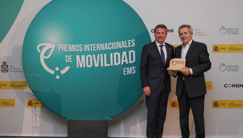 Manuel Orihuela, director general de Nacex, recogi el premio que fue entregado por Jos Antonio Santano...