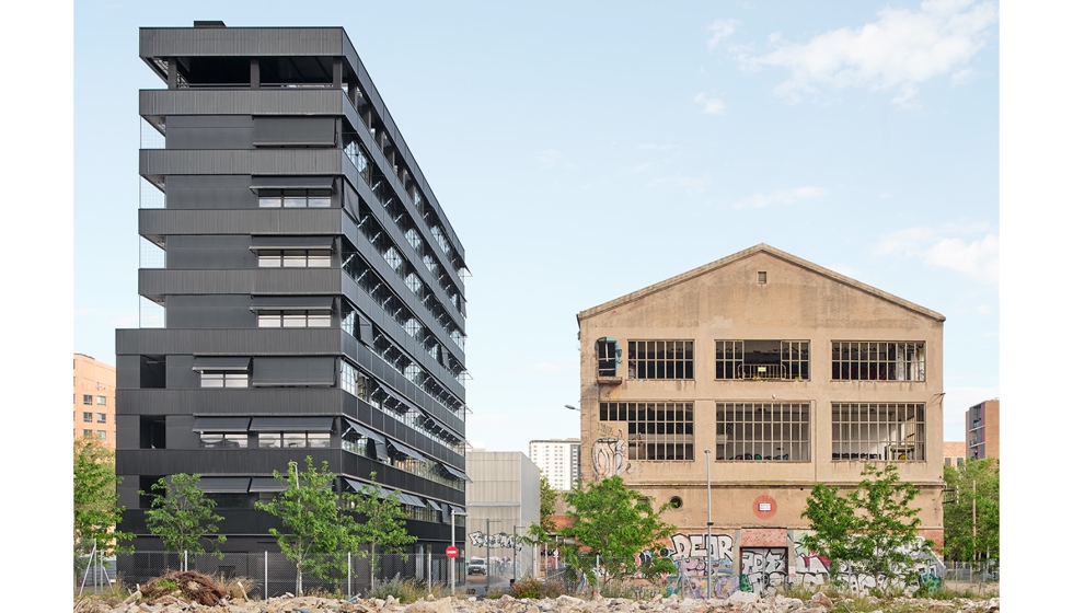 Panormica del edificio Marroc, 180 que destaca sobre el entorno rubano. Foto: Jos Hevia