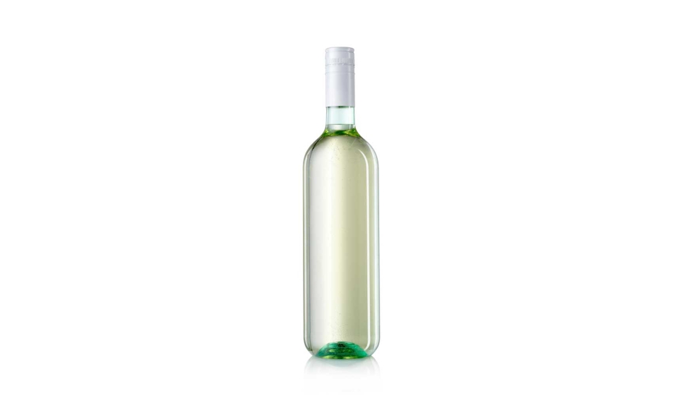 La botella de vino de PET de Alpla pesa slo una octava parte que la alternativa de vidrio y, por tanto, reduce las emisiones de carbono y los costes...