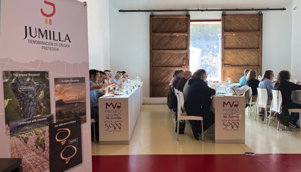 El Panel de Cata del Consejo Regulador durante la cata de calificacin en el Museo del Vino de Jumilla