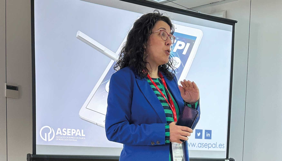 Vernica Hernndez, secretaria general de Asepal, anunci a los asistentes que la Gua de Seleccin de EPI