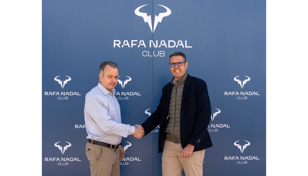 A la izquierda Javier Perell, representante de Rafa Nadal Club y a la derecha Manel Montero, director general de Grupo Moure...