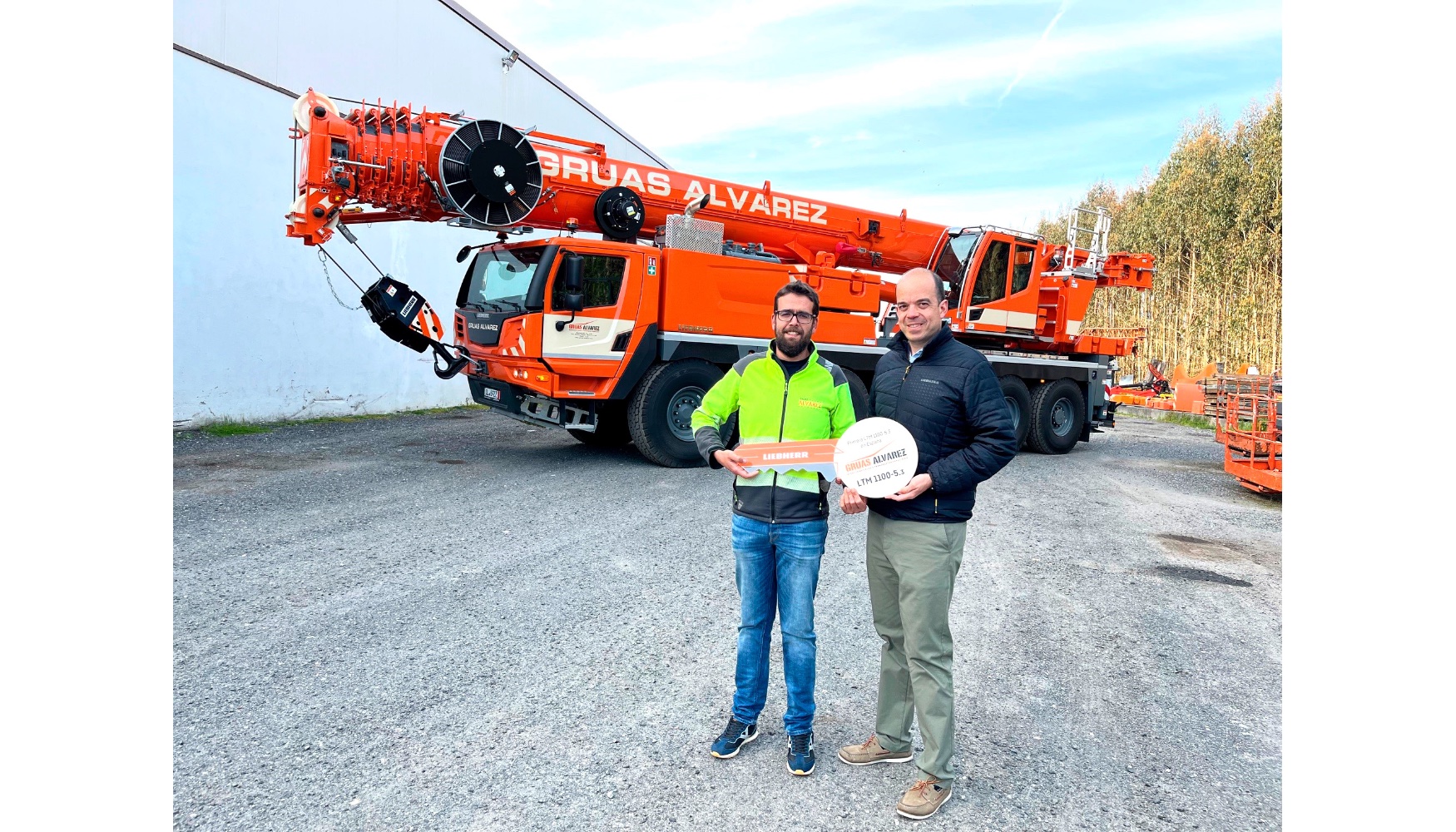 Entrega oficial de la gra mvil Liebherr LTM 1100-5.3 de Gras lvarez...