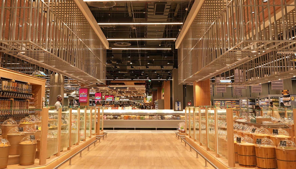 Hipermercado Lulu en Dubai Mall iluminado con las soluciones de Trilux