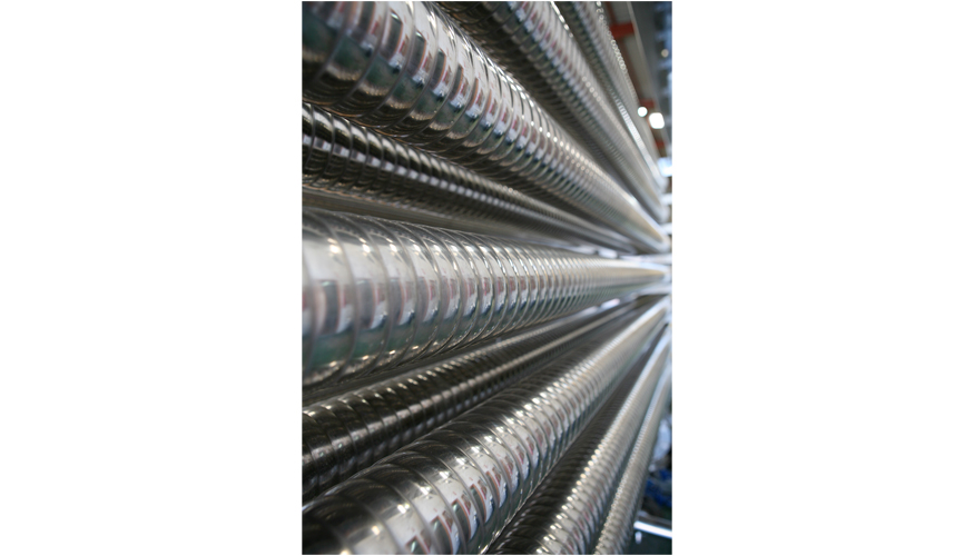 El uso de intercambiadores de calor de tubos corrugados reduce el ensuciamiento y mejora la eficiencia energética