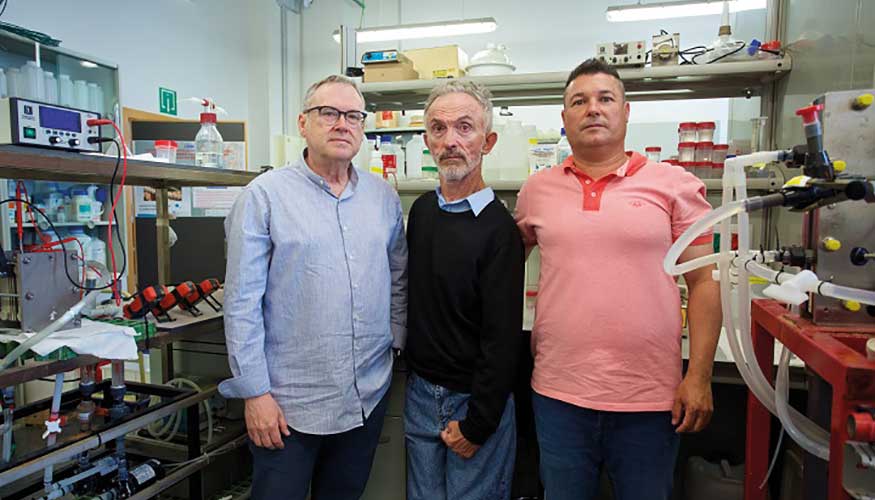 El equipo investigador: Vicente Montiel, investigador principal, Manuel Roldn Velzquez y el tcnico Vicente Garca