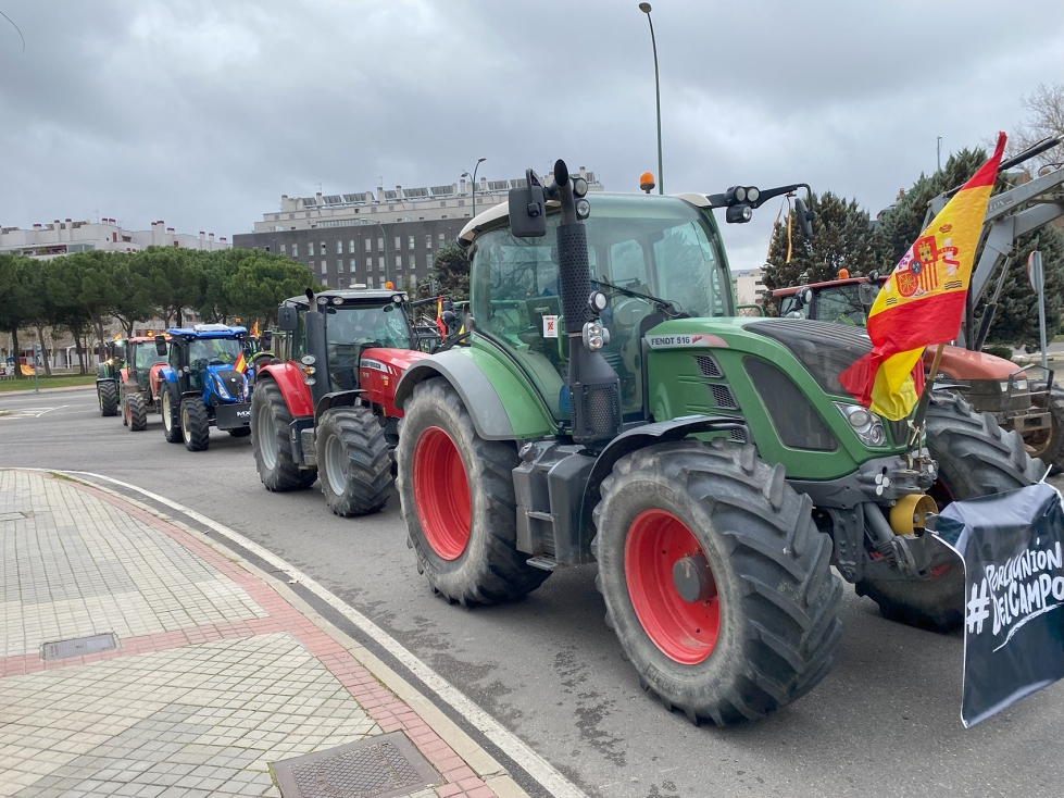 Tractores participantes en una de las protestas del campo el pasado mes de febrero de 2024 en Valladolid. Foto: Vctor Molano...