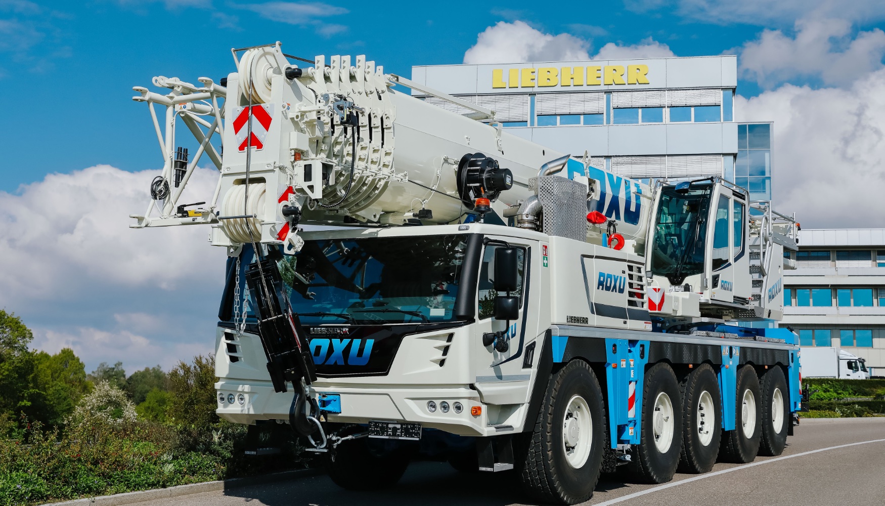 Gras Roxu adquiere las dos primeras unidades de la gra mvil Liebherr LTM 1110-5.2 de su parque de maquinaria