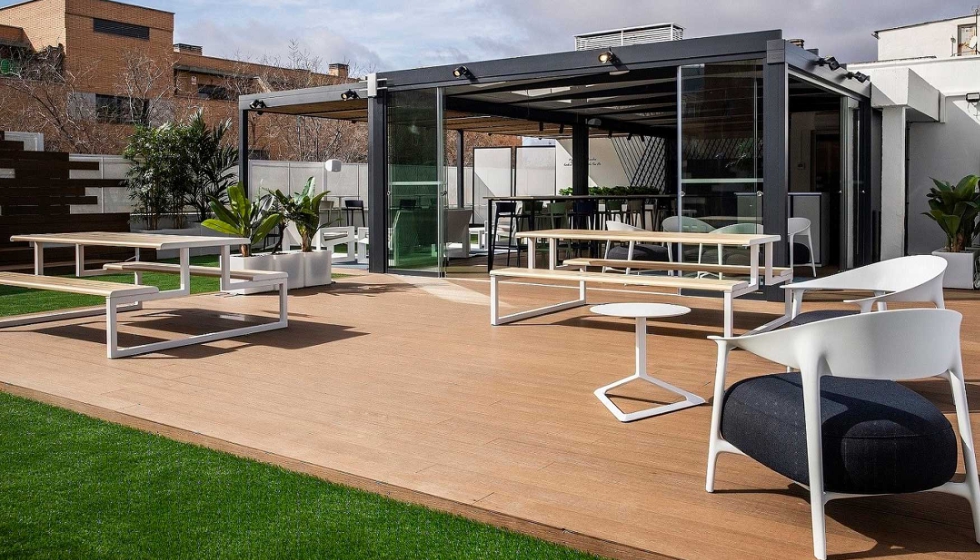 Terraza en las nuevas oficinas Henneo Terraza en las nuevas oficinas Henneo