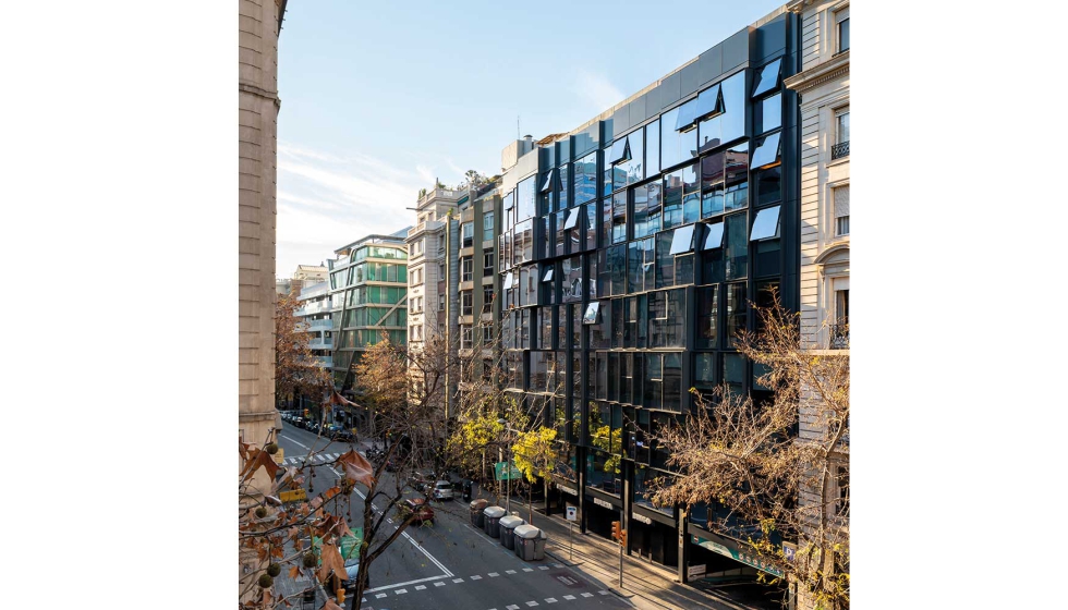 El proyecto de rehabilitacin de la fachada de este edificio ha sido llevado a cabo por Gelabert & Associats Arquitectura y ejecutado por Talleres...