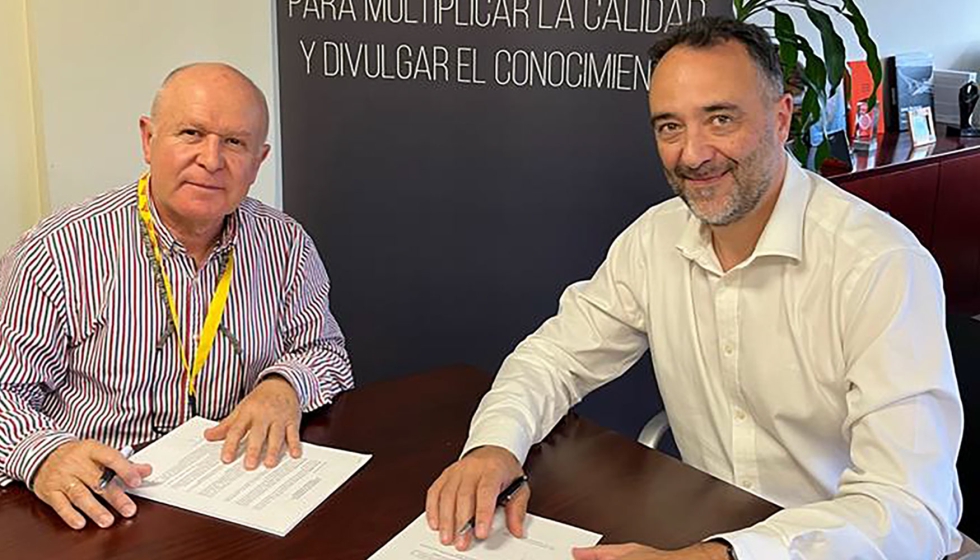 Jose Antonio Guillamn, director general de G&C Colors, y Gonzalo Causn, presidente de Anfapa, en el momento de la firma...