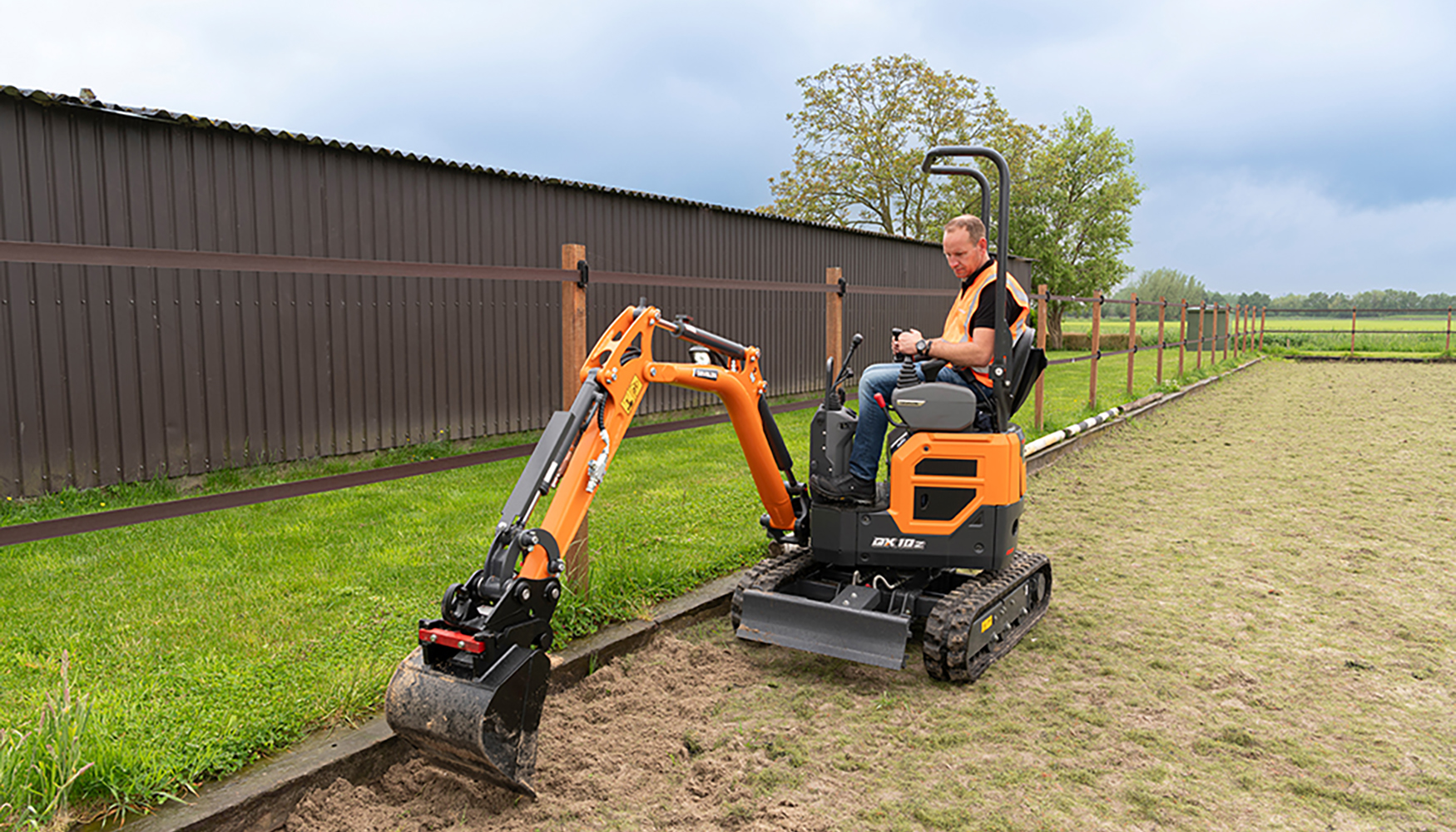 Nova miniescavadora Develon DX10Z-7. Foto: Roeland Hilderson