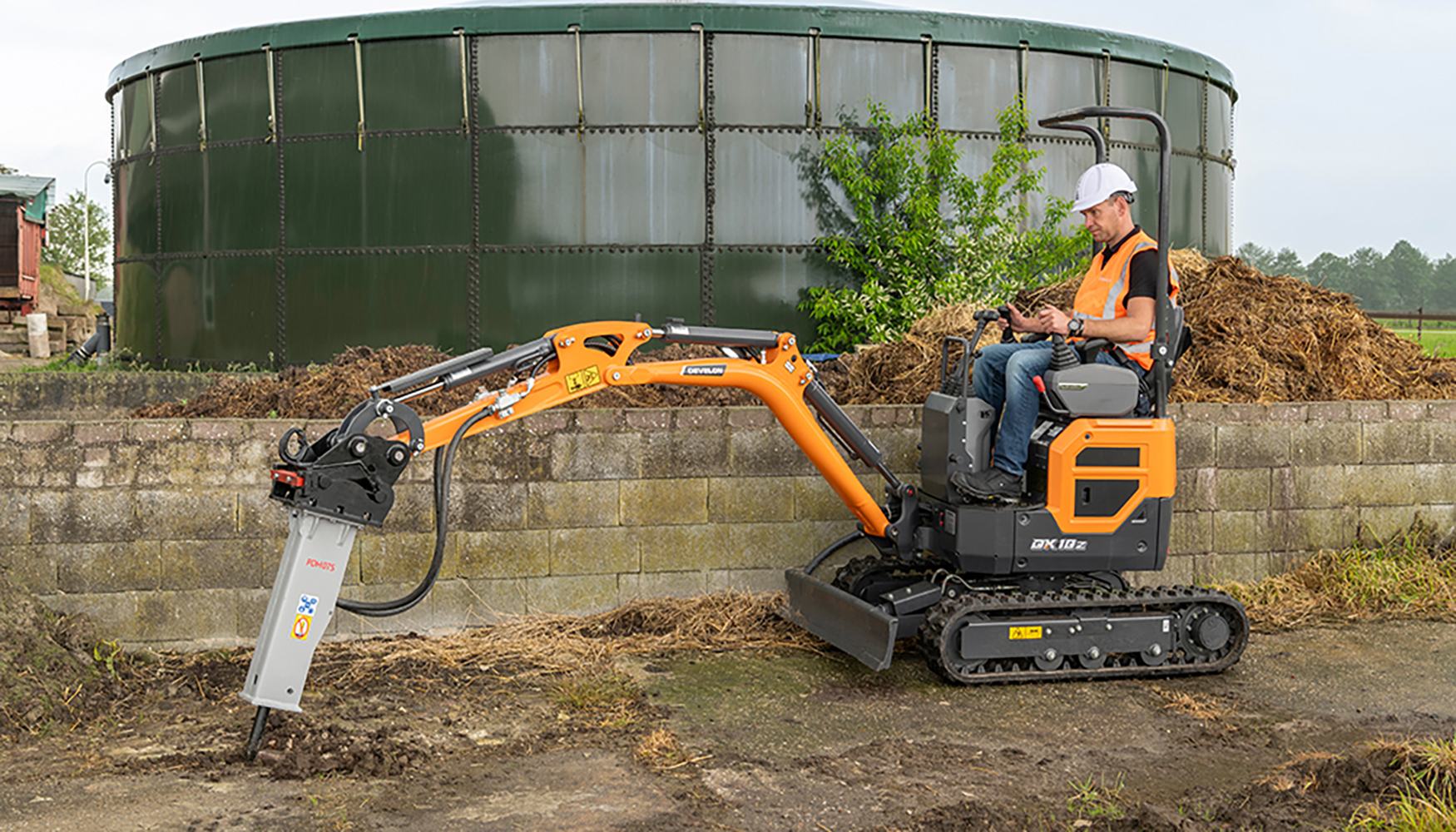 Miniescavadora Develon DX10Z-7. Foto: Roeland Hilderson