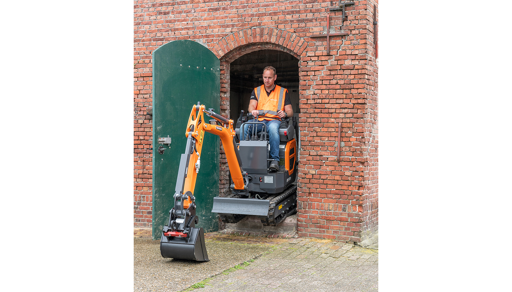 Miniescavadora Develon DX10Z-7. Foto: Roeland Hilderson