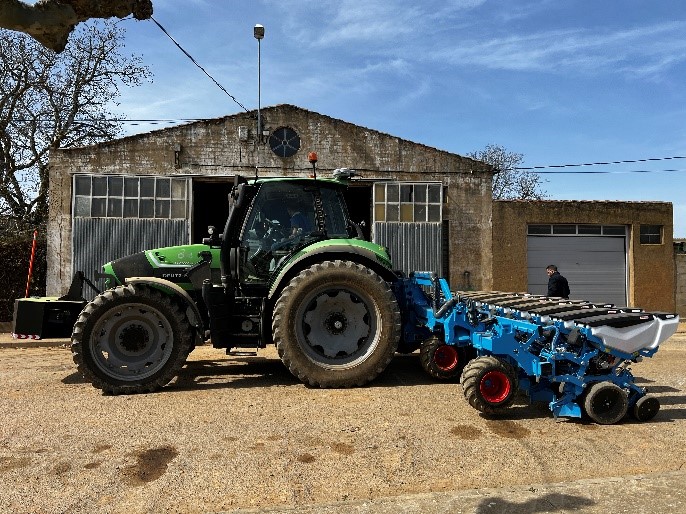 Figura 3. Sembradora-abonadora variable utilizada por uno de los agricultores del proyecto