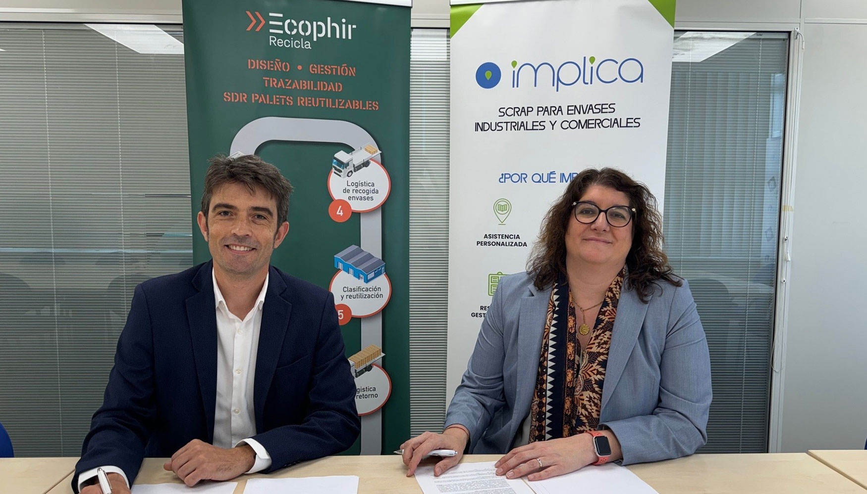 El director general de Ecophir, Pablo Marias, y la coordinadora general de Implica, Laura Sanz de Siria, firmaron el acuerdo el 13 de junio...