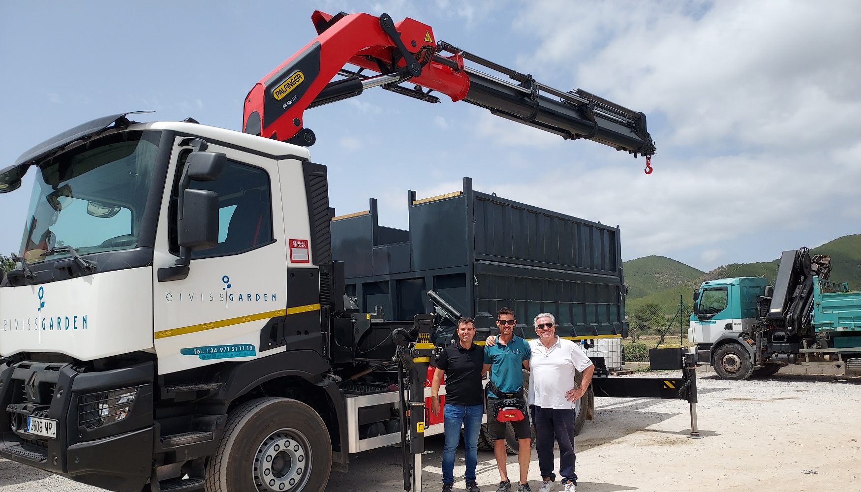 Acto de entrega a Eiviss Garden de la gra PK 480 TEC de Palfinger