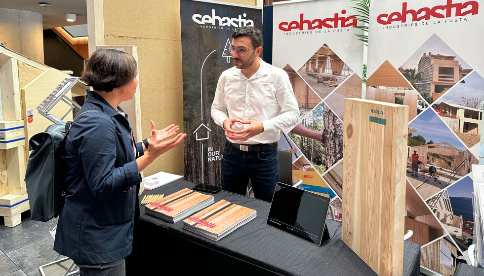 Instantneas de la zona expositiva en el Palacio de Baluarte de Pamplona, con soluciones y sistemas constructivos con madera...