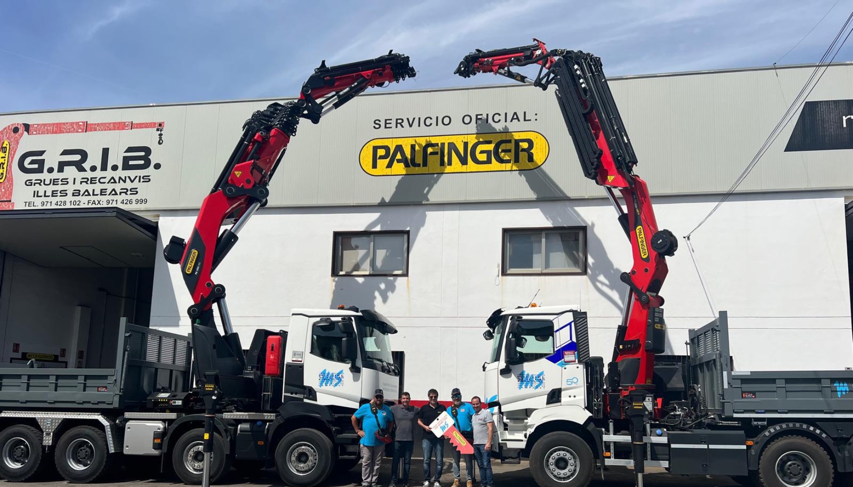 Acto de entrega oficial a Transportes Miguel Socias e Hijos de las dos gras Palfinger