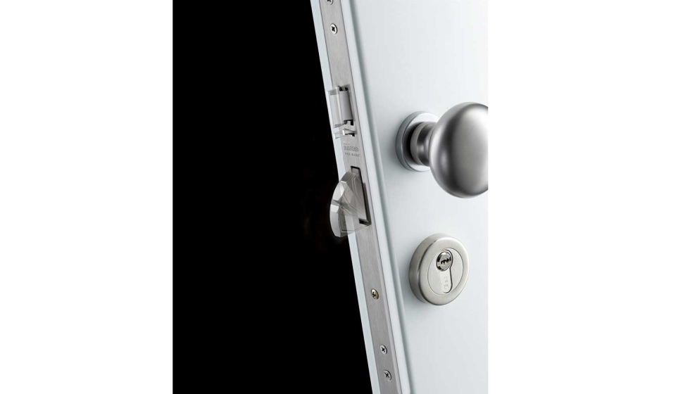 La cerradura Multiblindo Easy permite seleccionar tres opciones de cierre de puertas para personalizar el nivel de seguridad...