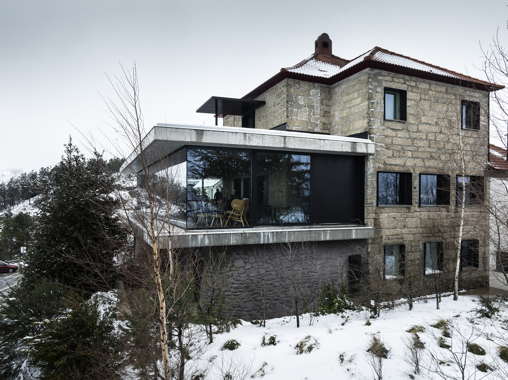 Fotografia ilustrativa dos sistemas de alumnio Navarra: Hotel So Loureno, Site Specific Arquitetura/Grupo Navarra...