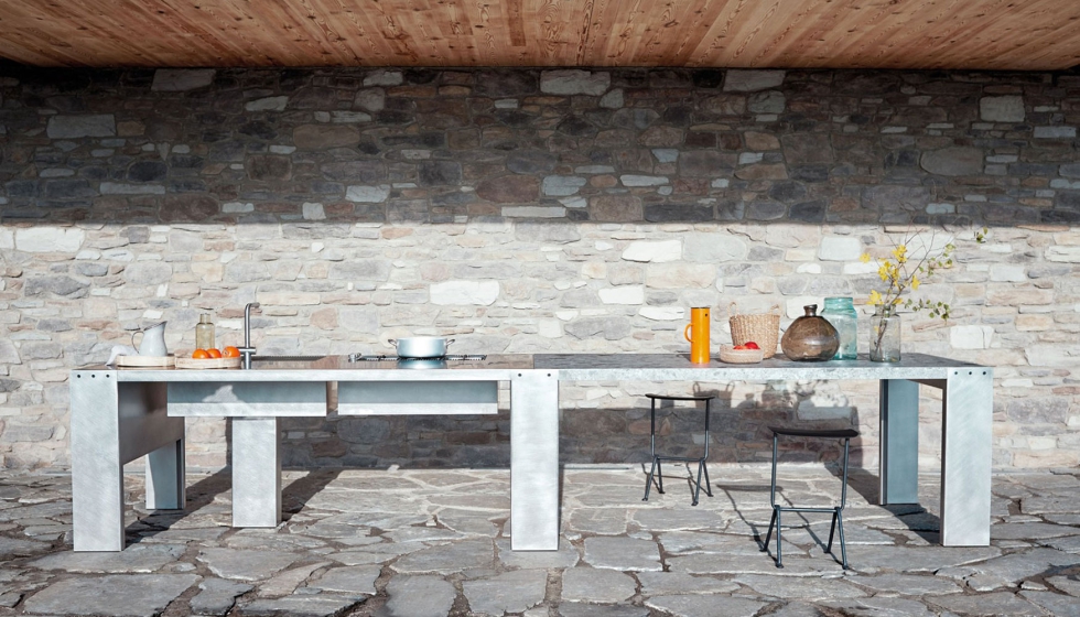 Cocina para espacios exteriores Williamsburg Outdoor de Cesar, inspirada en la construccin de los puentes modernos...