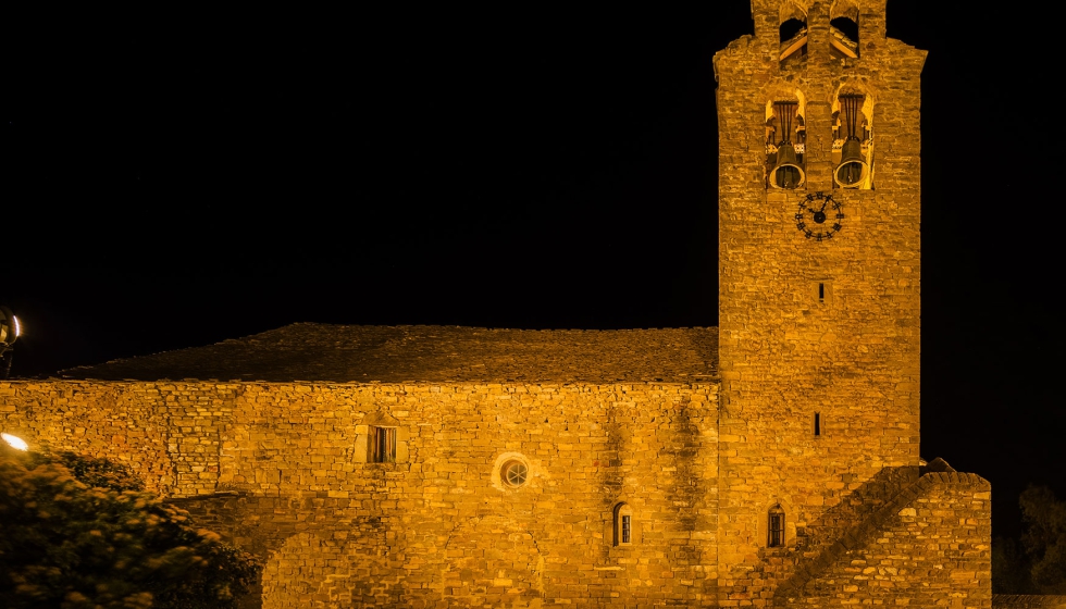 La iglesia de San Miguel iluminada con proyectores Aire Serie 5, ideales para alumbrado arquitectnico