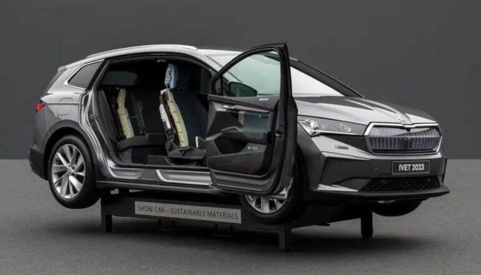 Um exemplo notvel e muito prtico da utilizao de materiais reciclados: o automvel de exposio baseado no Skoda Enyaq (Foto: Skoda)...