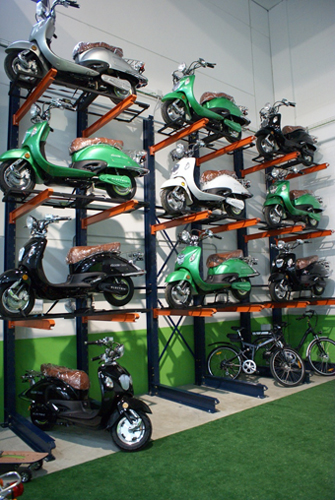 Varios modelos de bicicletas y motos que ofrece EMS