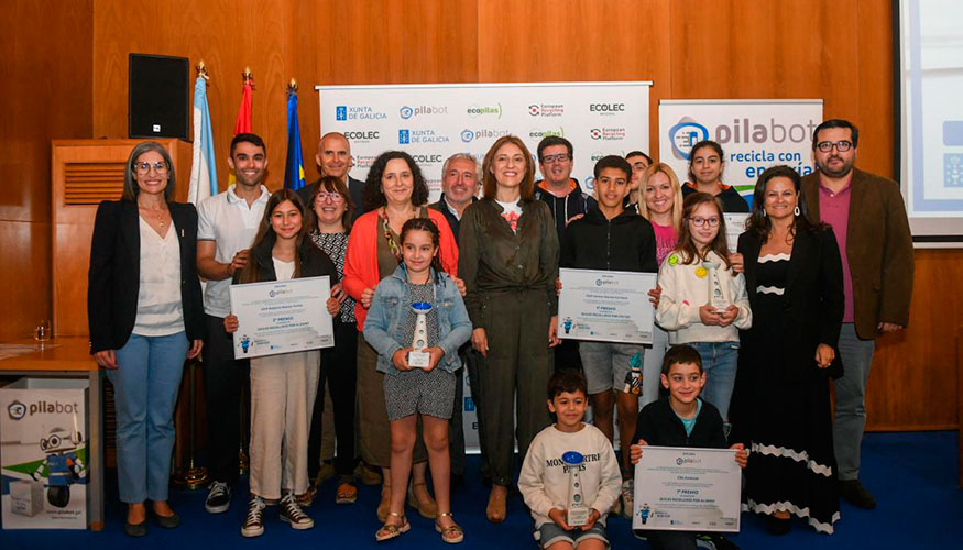 Foto de familia de los ganadores de la V edicin de Pilabot. Foto: Xunta de Galicia