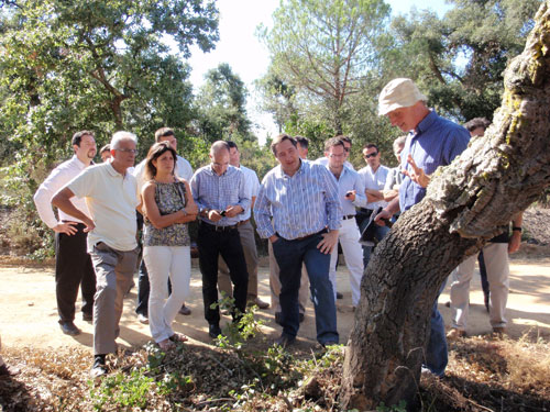 En el centro de la imagen, Josep Maria Pelegr durante la visita del pasado 10 de agosto