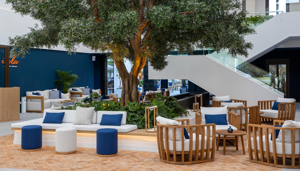 El espacio del lobby del Mett Hotel & Beach Resort contribuye a generar un espacio de confort e intimidad...