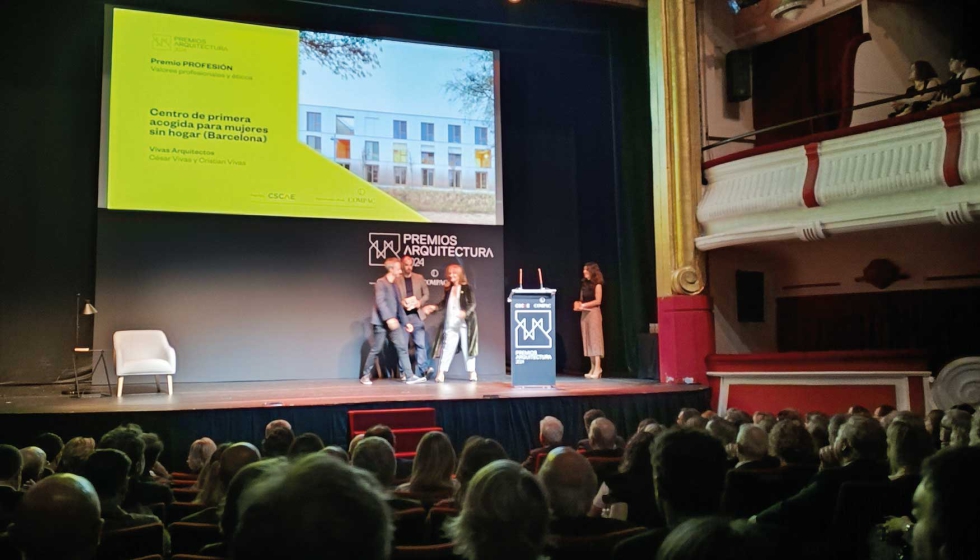 Entrega del premio Profesin al Centro de primera acogida para mujeres sin hogar en Barcelona de Vivas arquitectos