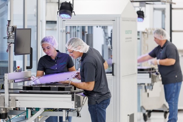 Linha de montagem das stacks de eletrlise PEM em Herzogenaurach, na Alemanha. Foto: Schaeffler (Daniel Karmann)