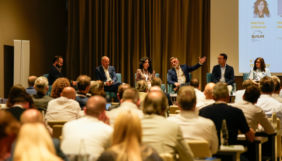 Um dos destaques do segundo dia foi a mesa redonda �Reciclagem de pl�sticos na ind�stria autom�vel: estudos de caso, desafios e dificuldades�...