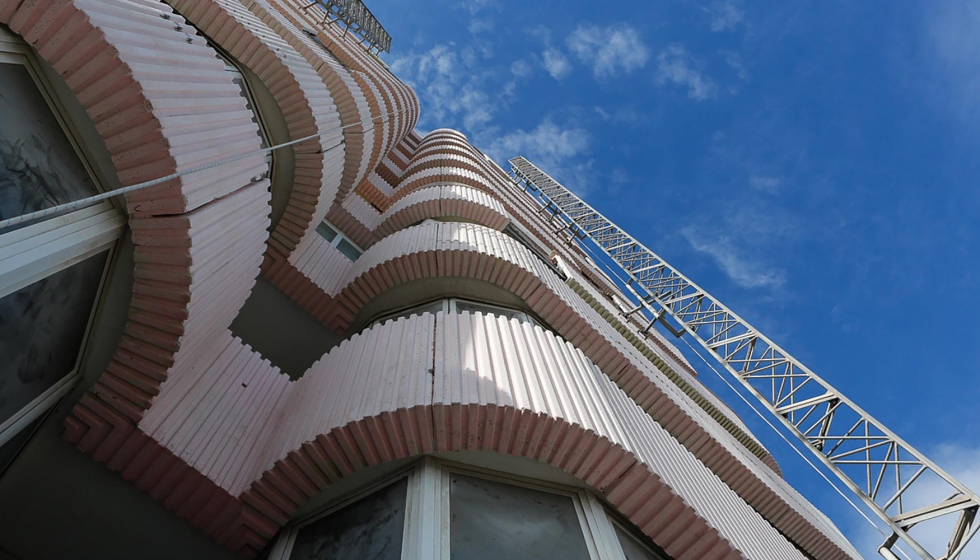 Imagen de la fachada de la residencia Torres Blancas, en Alicante, que se construy en la dcada de los 70 y que, gracias a las soluciones de Sika...