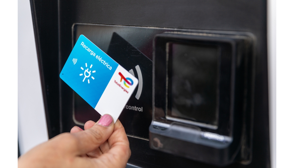 Los usuarios pueden pagar directamente con su tarjeta bancaria en los cargadores sin necesidad de registrarse