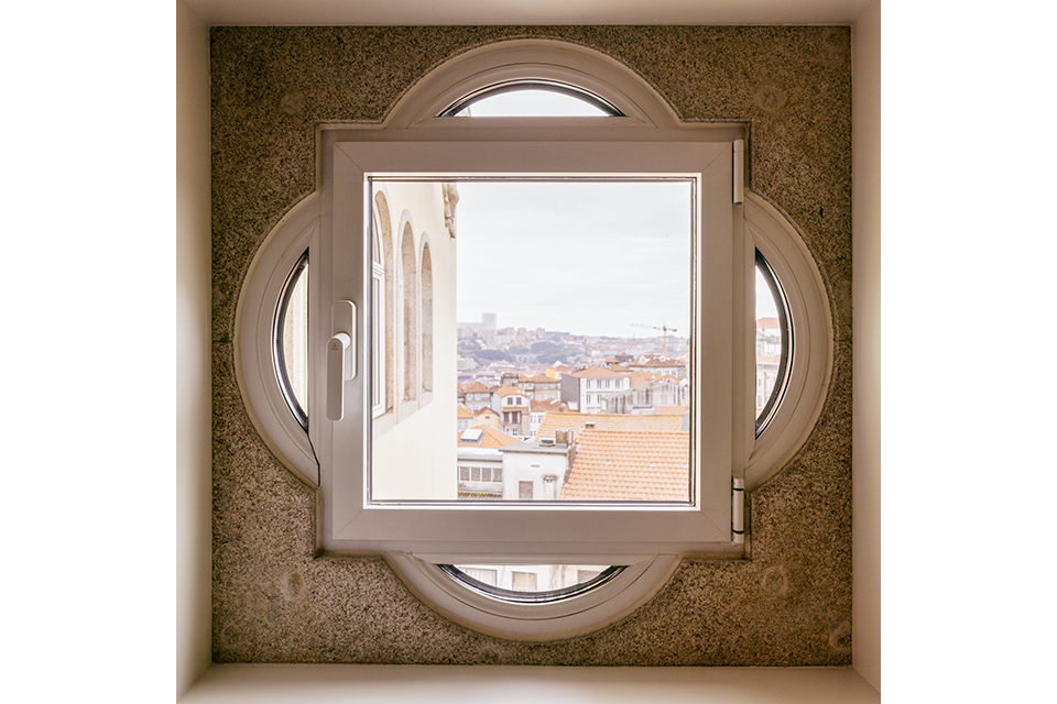 O hotel de cinco estrelas tem uma vista priveligiada sobre a cidade do Porto