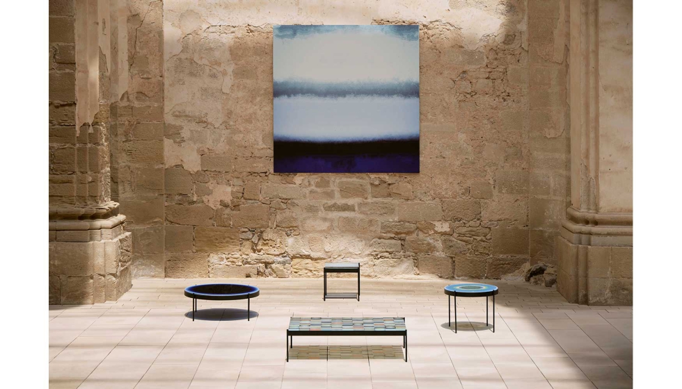 Piezas de mobiliario de la nueva coleccin de Gandia Blasco en tonos azulados