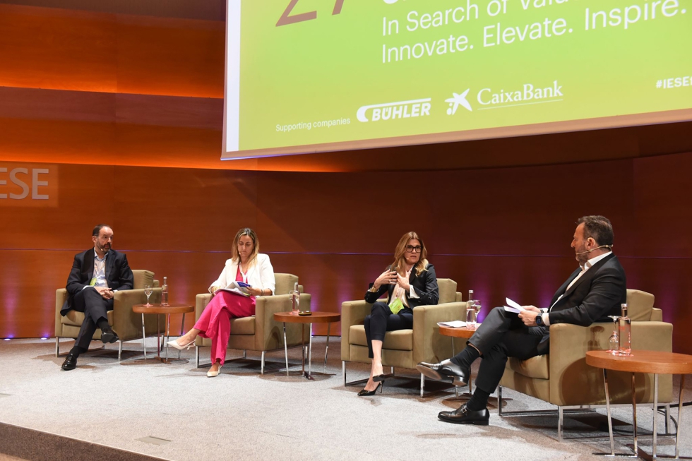 Ignacio Elola, director comercial de Lactalis; Marta Gonzlez-Mesones, directora general de Unilever Espaa; y Antonella Sottero...