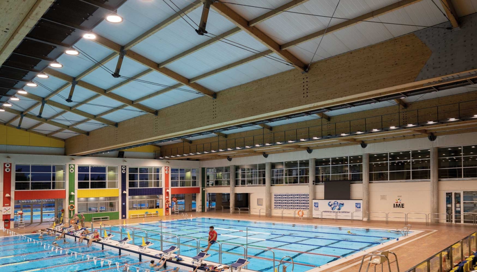 En las piscinas del Centro Deportivo de Son Hugo en Mallorca ha empleado unidades de proyectores Floodlight High Power y Floodlight Max; adems de...